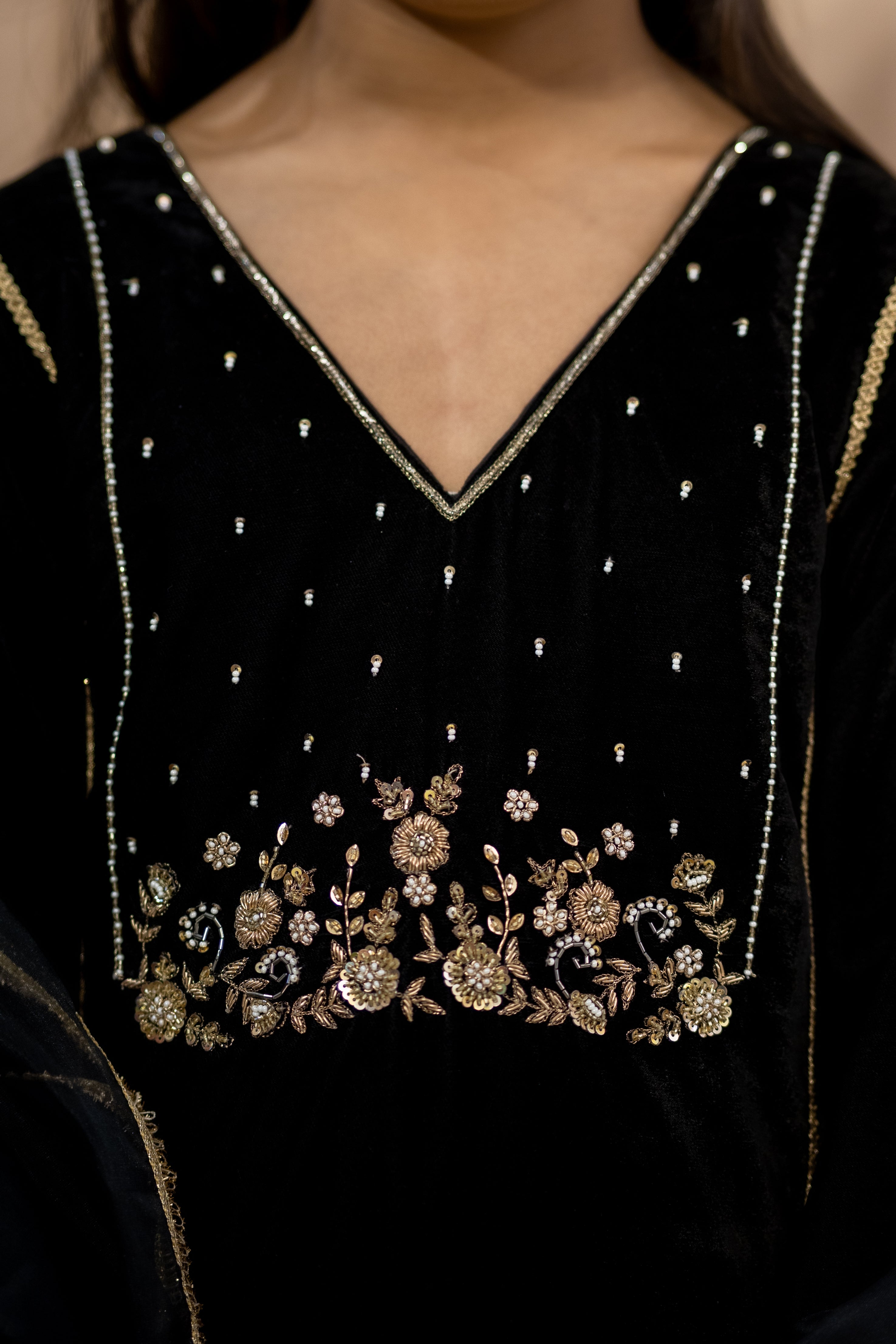 SUFIYAN CHANDANI VELVET BLACK