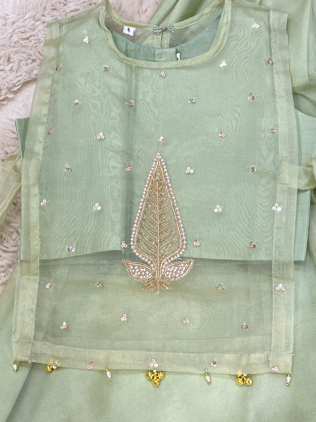 Tilak Green Tie Up