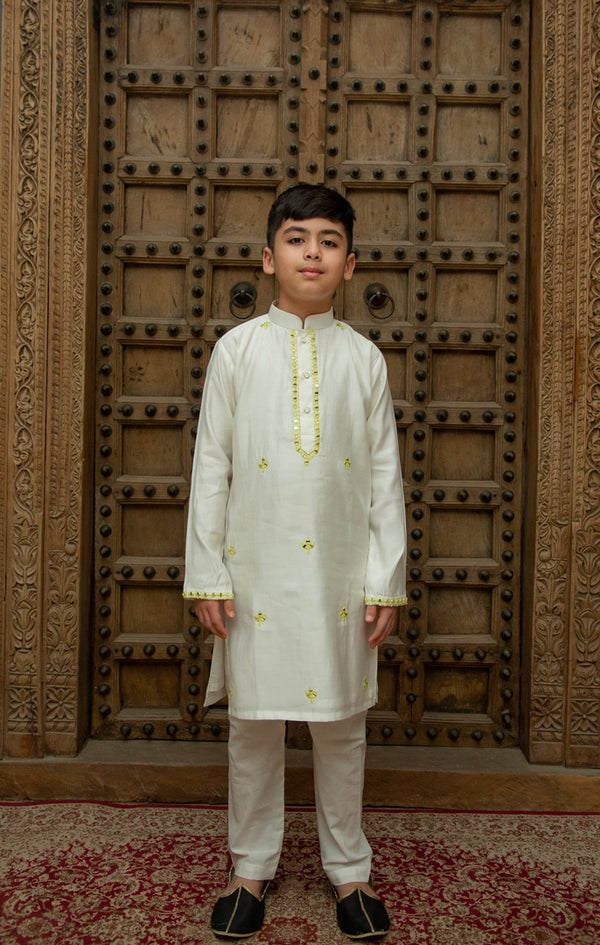 White Mirror With Yellow Threads