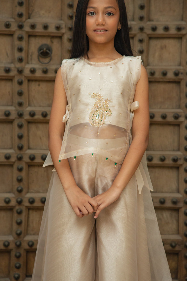 Ivory Paisely Tie Up
