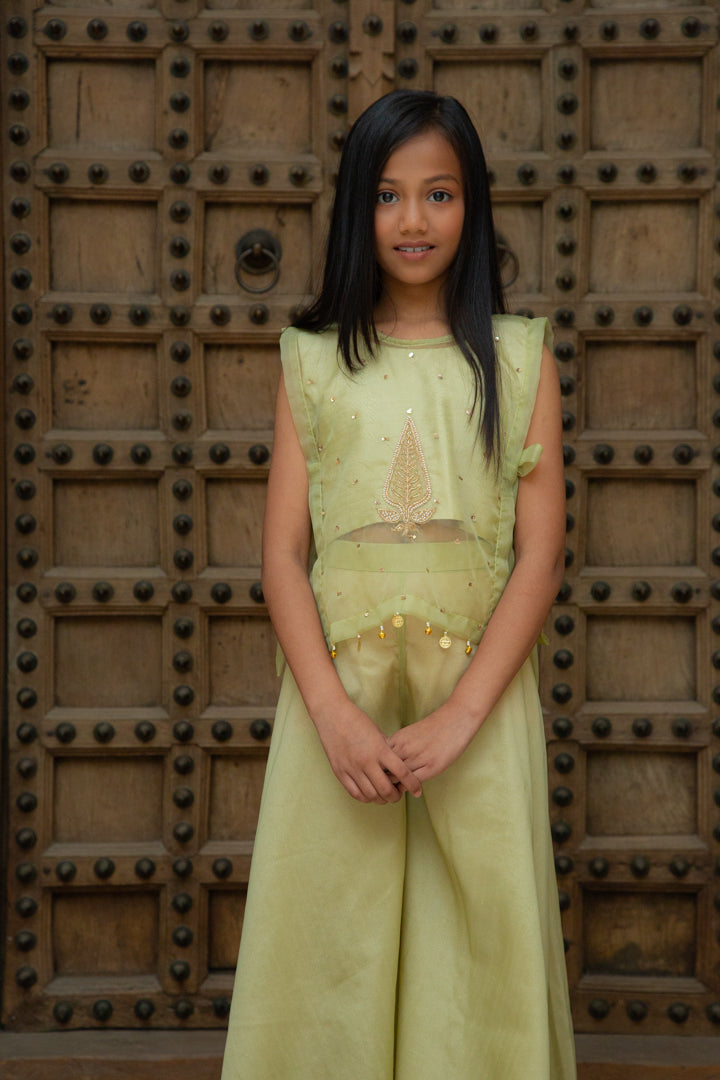 Tilak Green Tie Up