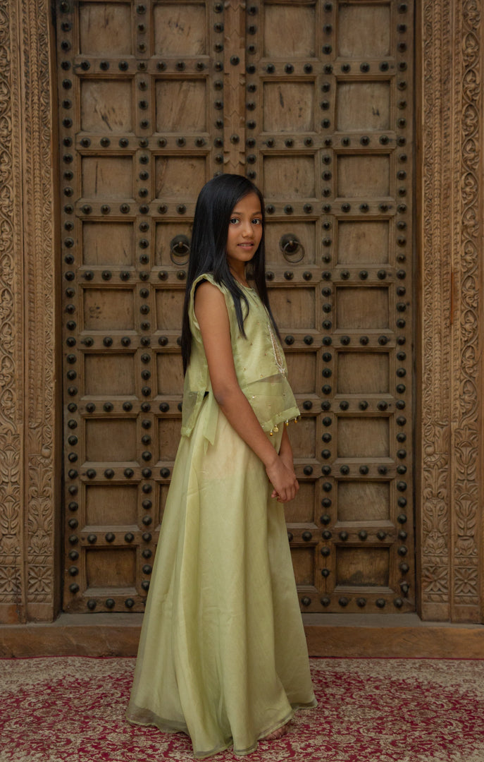 Tilak Green Tie Up