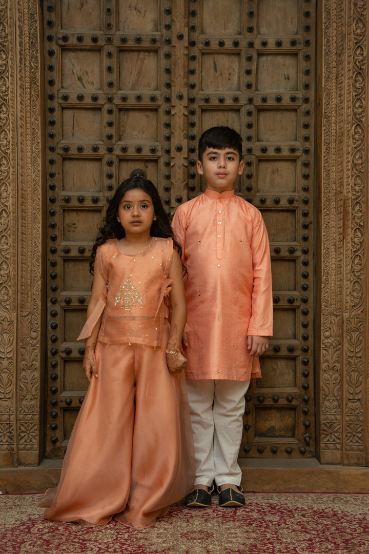 Twinning And Sibbling In Peach Colour