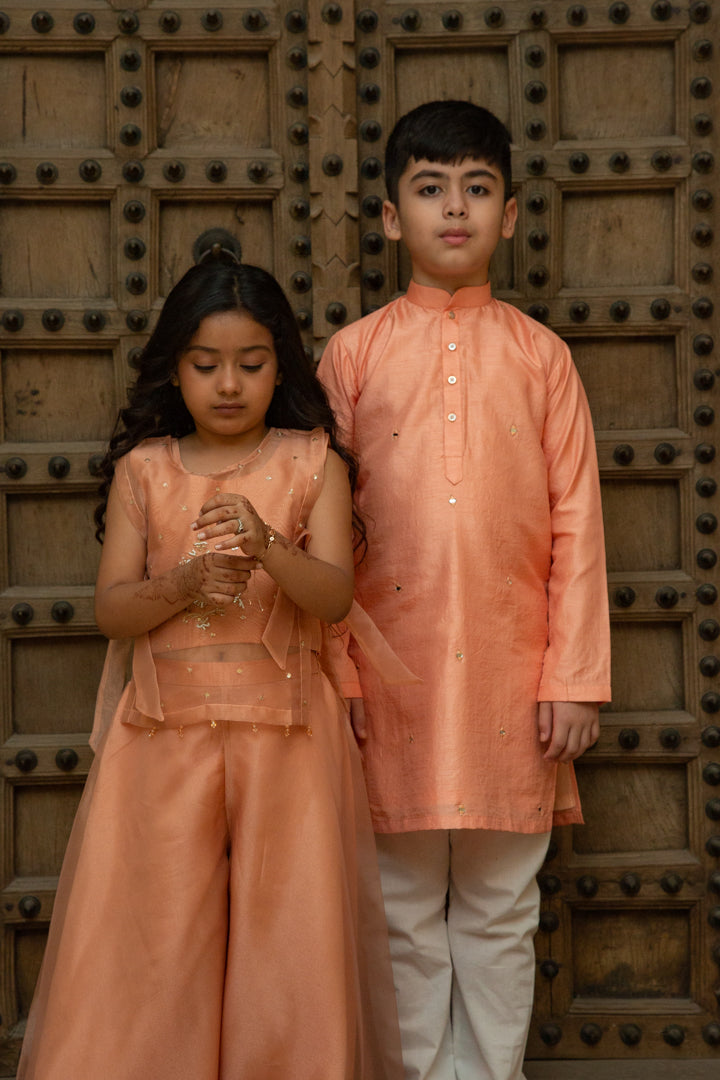 Twinning And Sibbling In Peach Colour